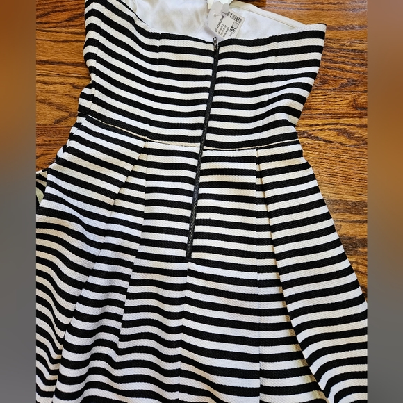 NWT Sans Souci black white striped dress off the shoulders - Picture 7 of 7